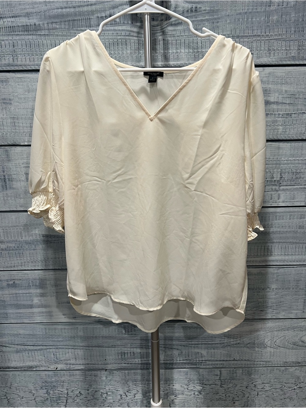 Ann Taylor Cream V-Neck Short Sleeve Blouse
